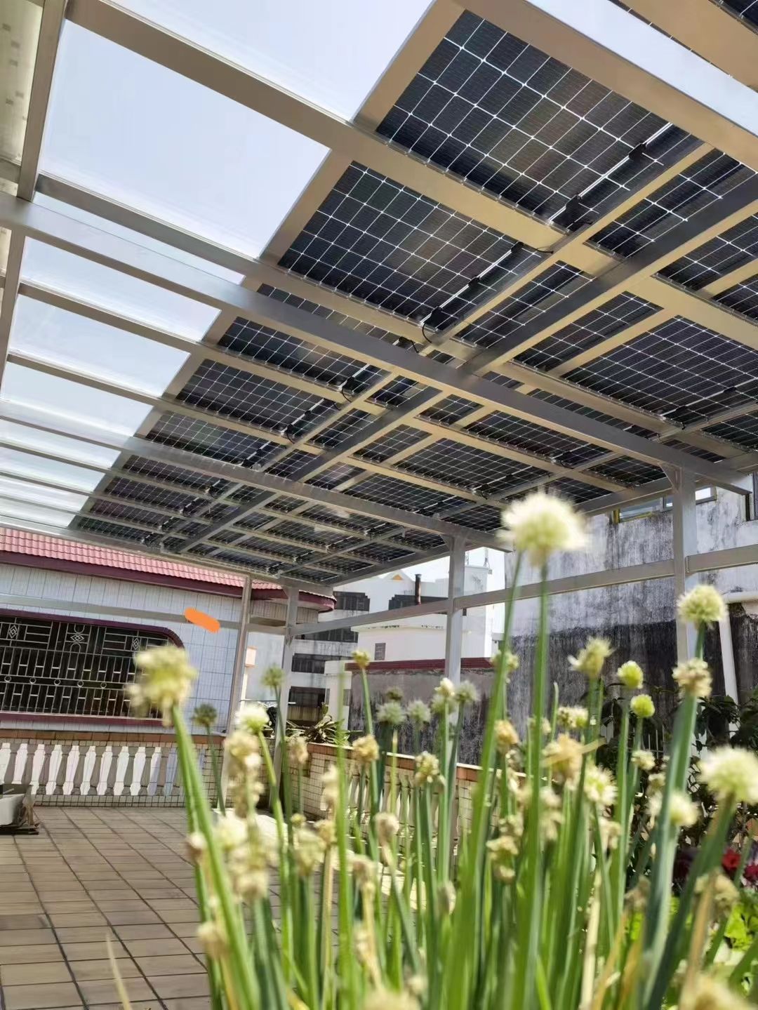 华容别墅家用屋顶太阳能发电系统安装
